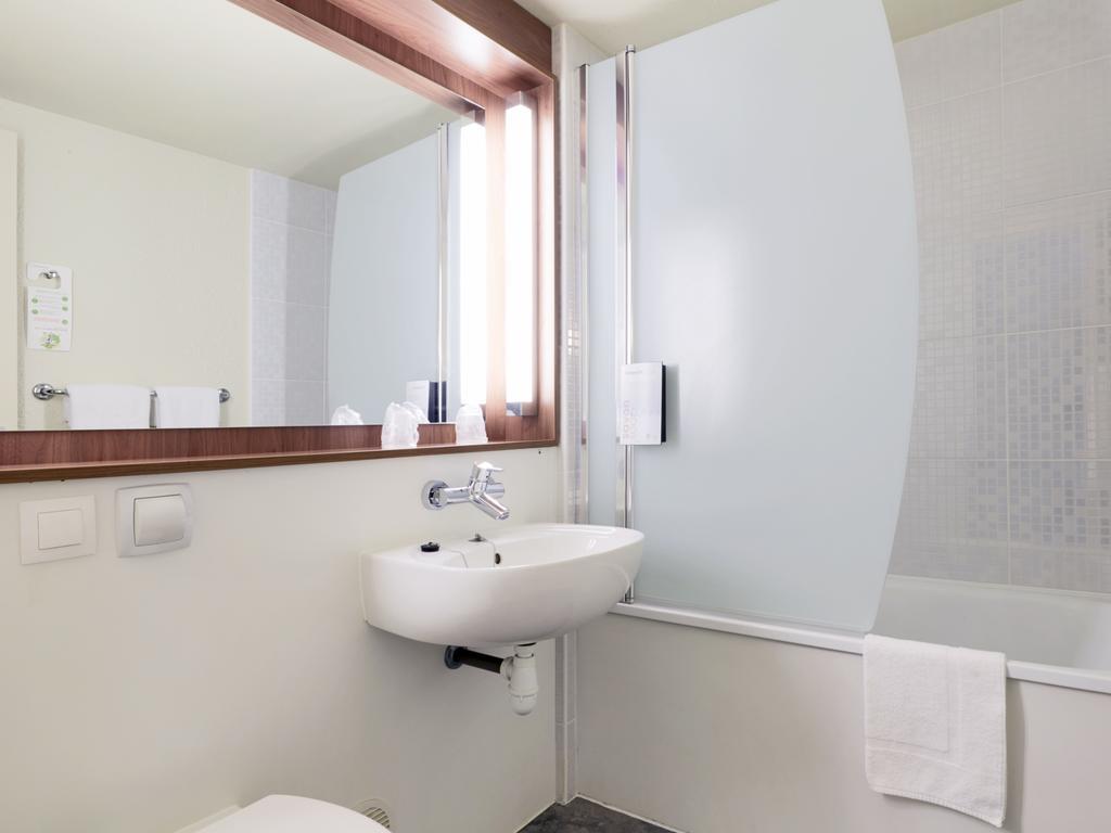 Campanile Saint-Malo ~ Saint-Jouan-Des-Guerets Hotel Bagian luar foto